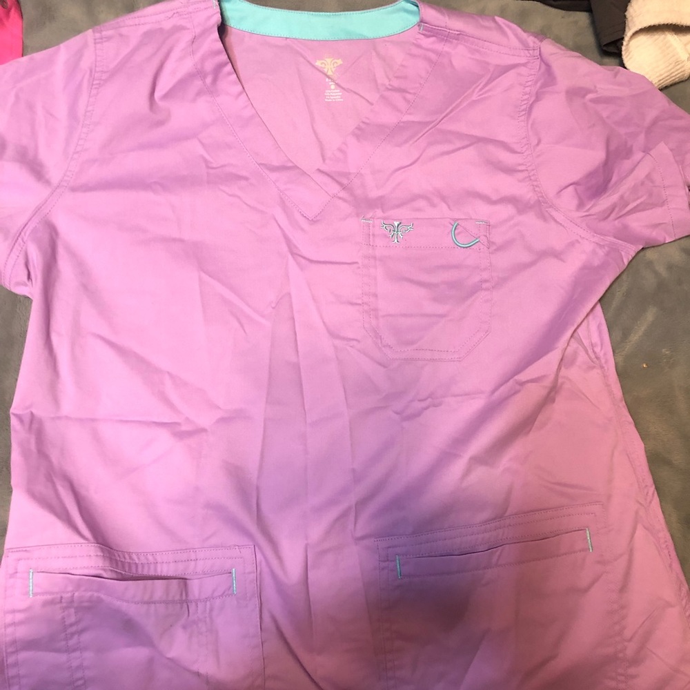 Med coture scrub top